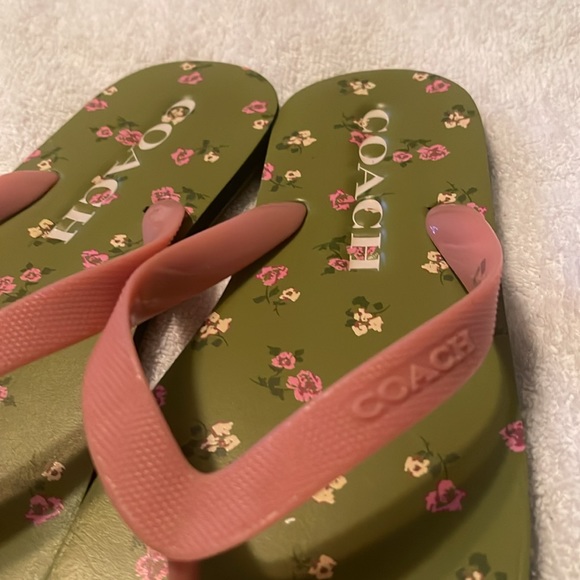 Coach Flipflops - Picture 3 of 7